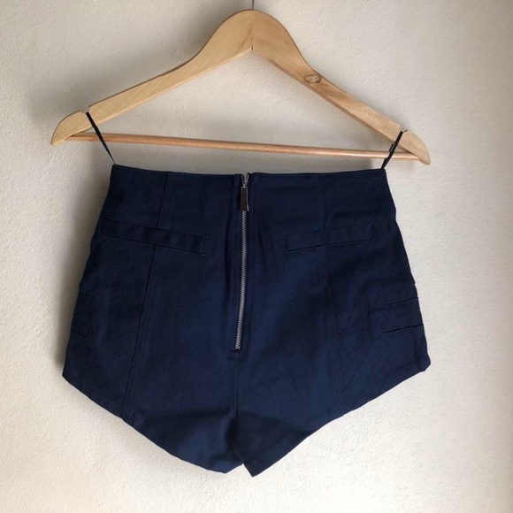 B by Runaway the Label Short - Picture 3 of 4